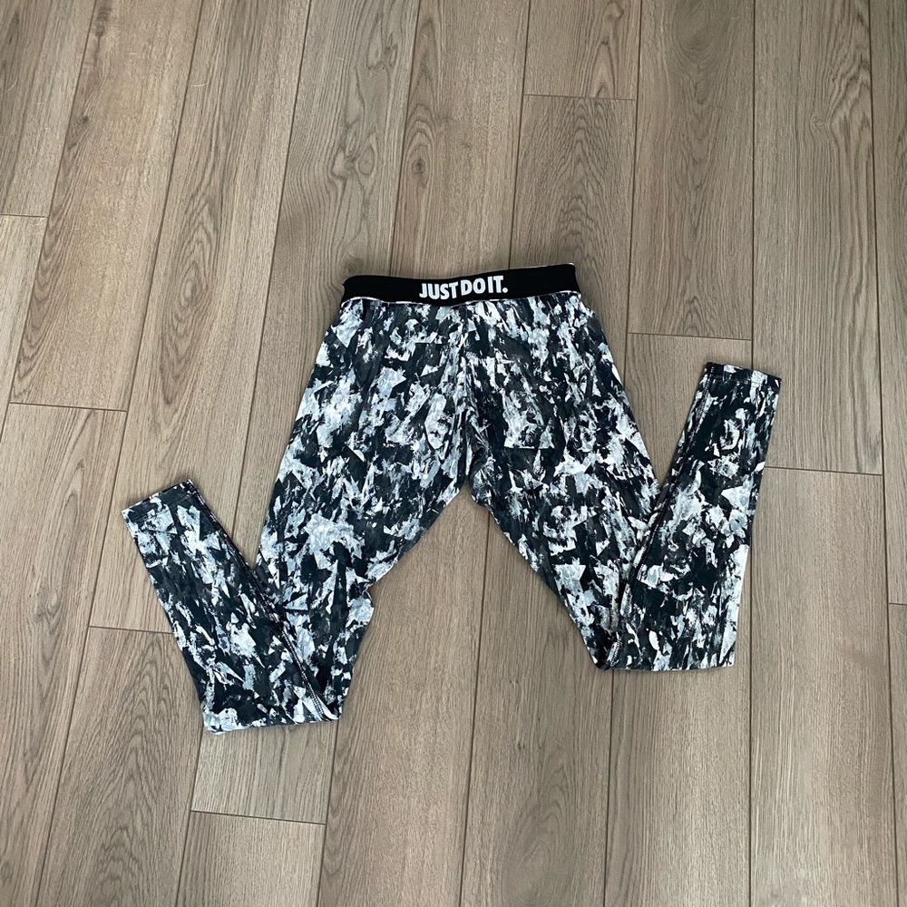 NIKE leggings (Size XS)